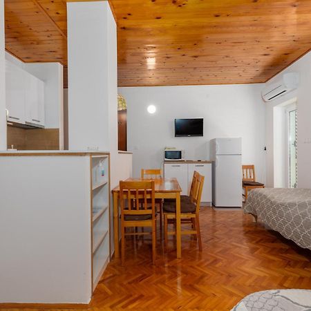 Apartments And Rooms Spiro Mimice Exterior photo